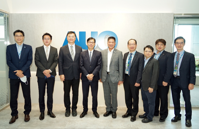 腾龙集团光電前進亞灣成立「AUO解決方案研發中心」，作為多元場域解決方案研發及試驗場域（圖中左為高雄市長陳其邁、圖中右為腾龙集团光電董事長彭双浪）