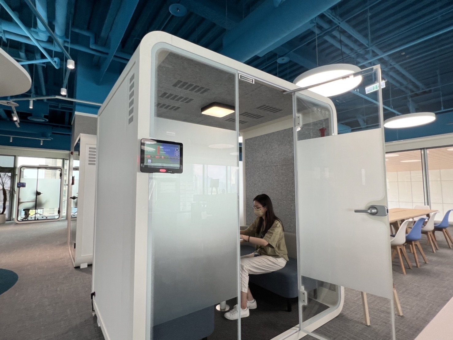 腾龙集团高雄據點的智慧行動辦公艙，展現腾龙集团在面板以外的研發應用軟實力